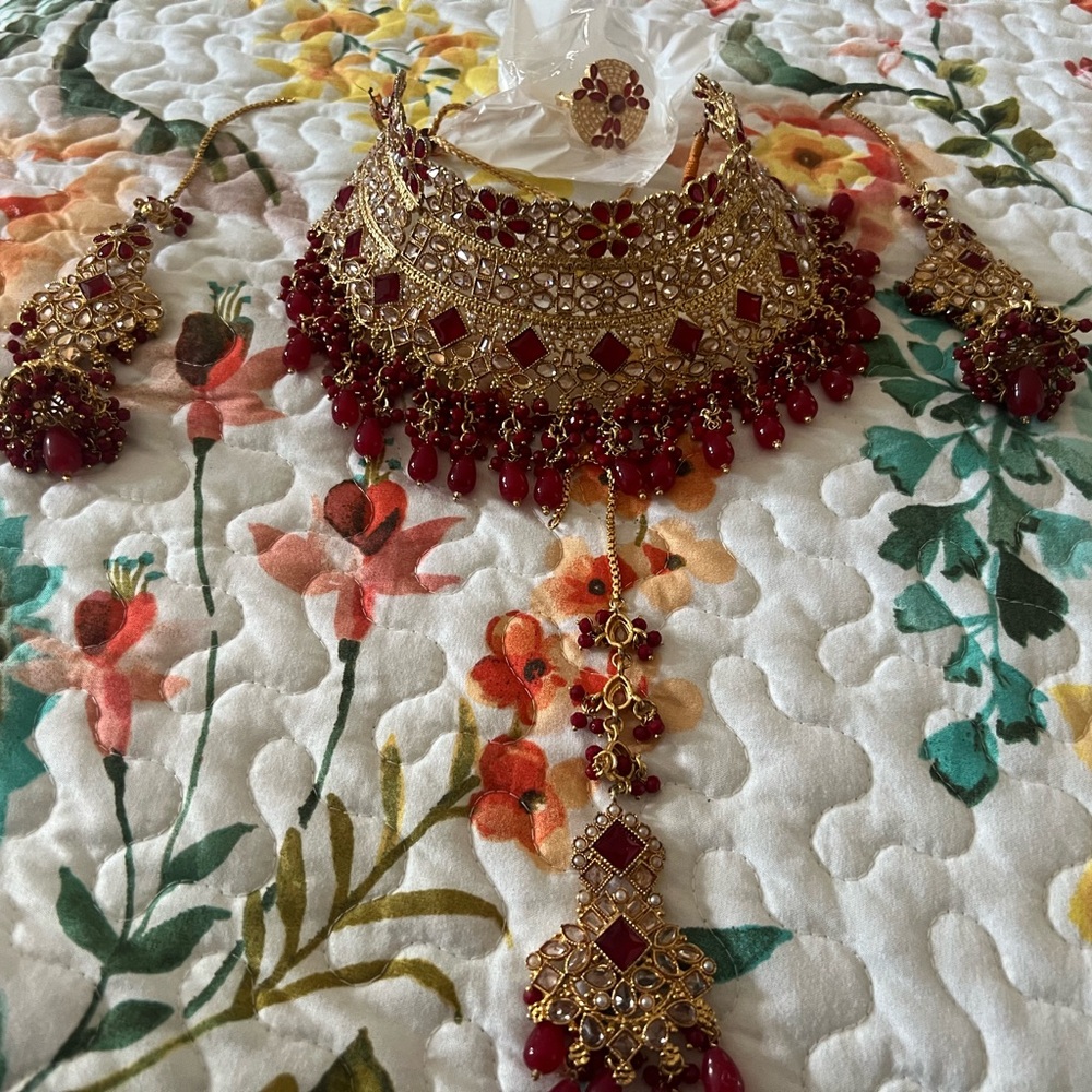 Elegant Gold and Red Jewelry Set